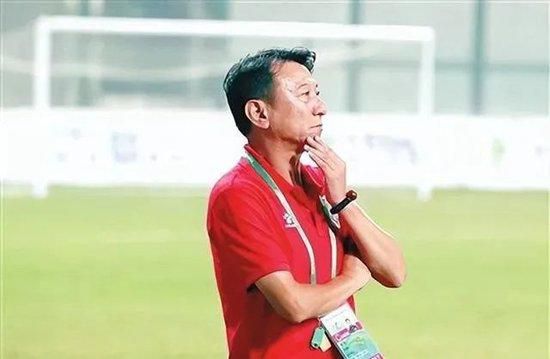美女扒开尿口给男人看