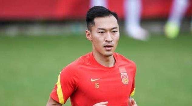 他扒开内裤把舌头进去添